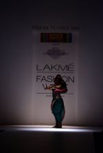 Model walk the ramp for Shruti Sancheti show at LFW 2013 Day 4 in Grand Haytt, Mumbai on 26th Aug 2013 (25).JPG